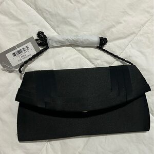 AVIS
BLACK SATIN PLEATED CLUTCH